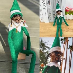 Snoop on the shelf elf doll 11in Christmas decor 420